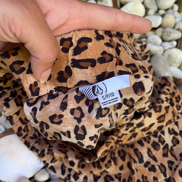 Volcom Cheetah Print Shorts🐆 - Picture 4 of 4